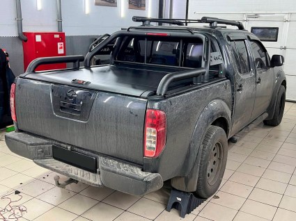 Механическая роллета на кузов Nissan Navara D40 - фото 5